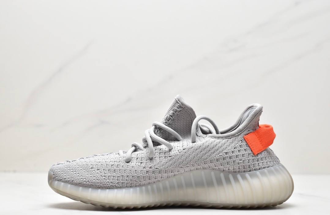 Обувки Yeezy 350 V2 Tail Light