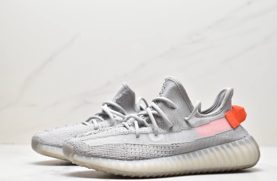 Обувки Yeezy 350 V2 Tail Light
