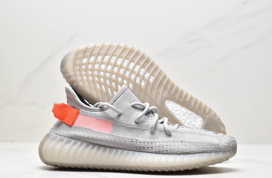 Обувки Yeezy 350 V2 Tail Light