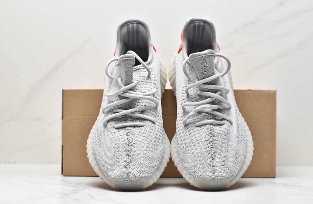 Обувки Yeezy 350 V2 Tail Light
