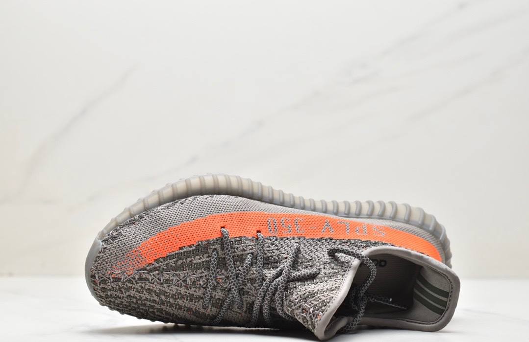 Обувки Yeezy 350 V2 Beluga
