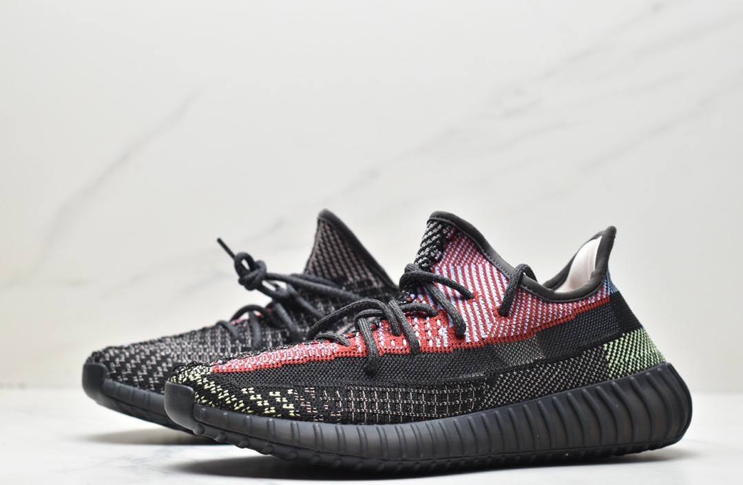 Обувки Yeezy 350 V2 Yecheil