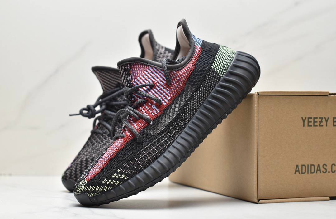 Обувки Yeezy 350 V2 Yecheil