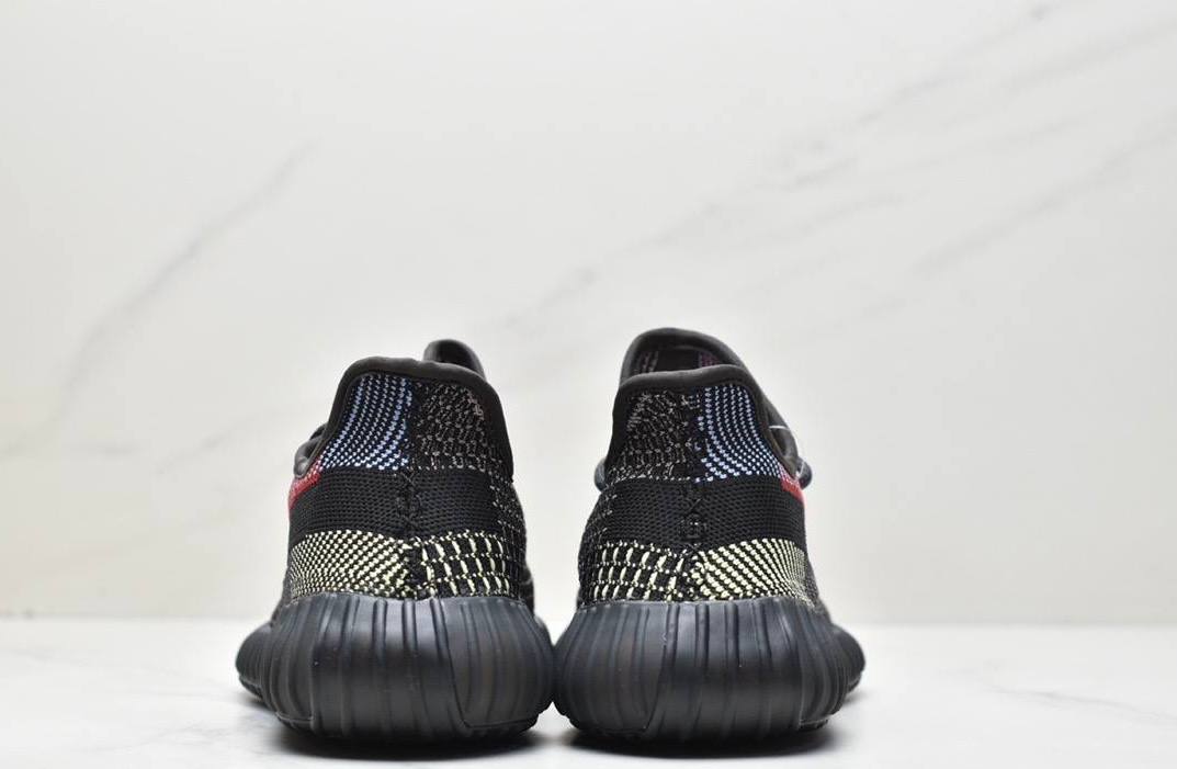 Обувки Yeezy 350 V2 Yecheil