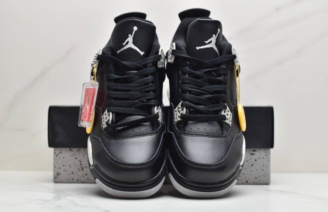 Обувки AJ 4 Retro Black Oreo
