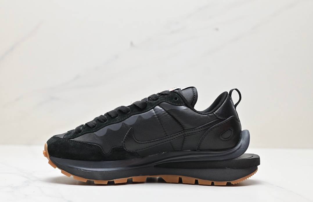 Обувки Sacai VaporWaffle Black&Gum