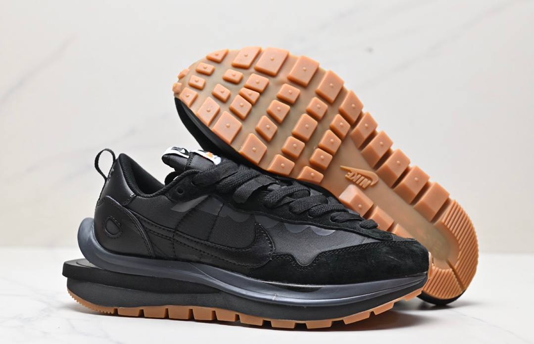 Обувки Sacai VaporWaffle Black&Gum