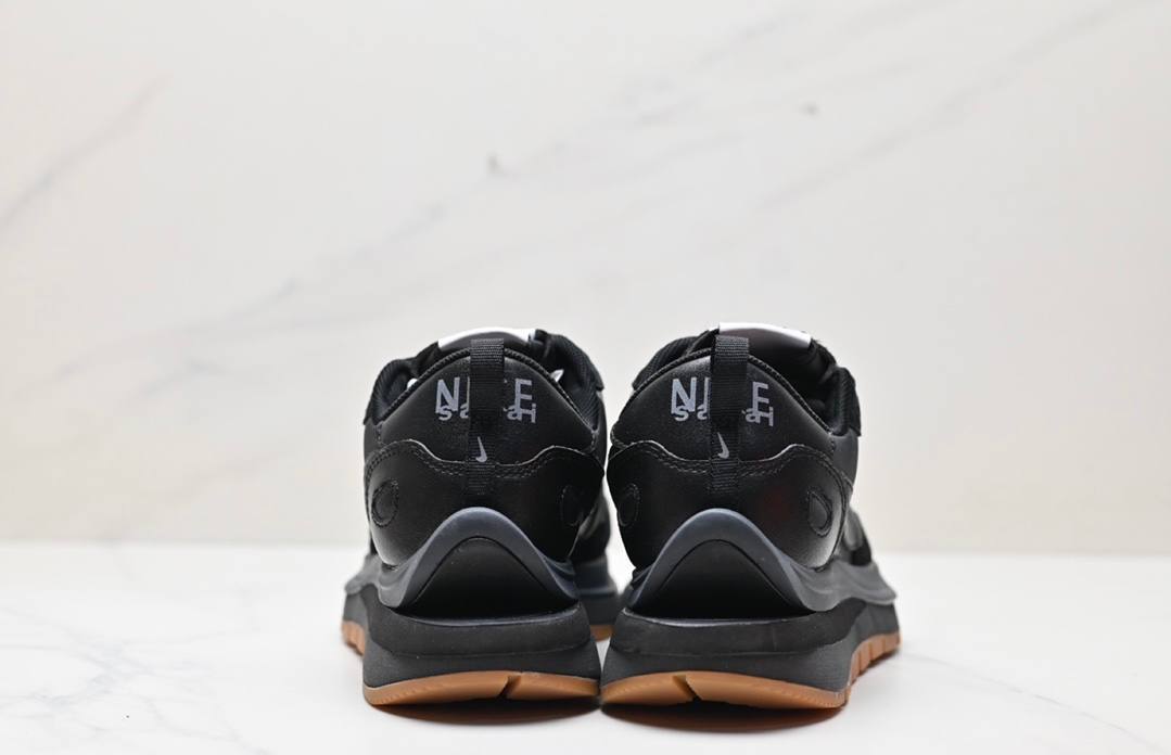 Обувки Sacai VaporWaffle Black&Gum
