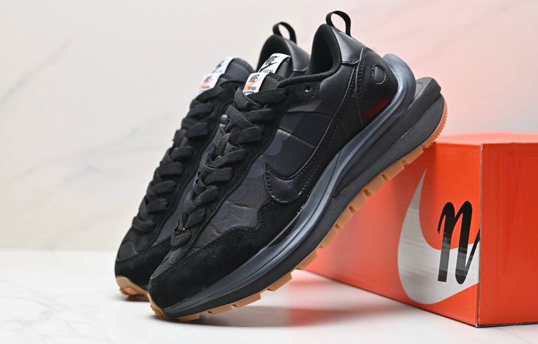 Обувки Sacai VaporWaffle Black&Gum