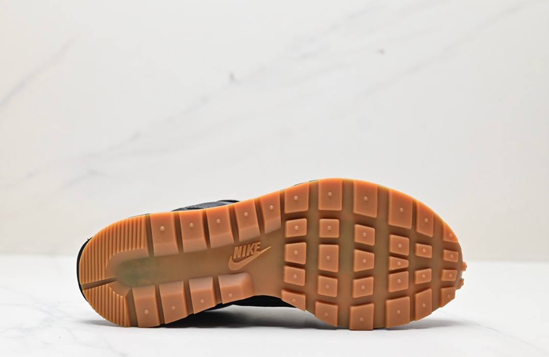Обувки Sacai VaporWaffle Black&Gum
