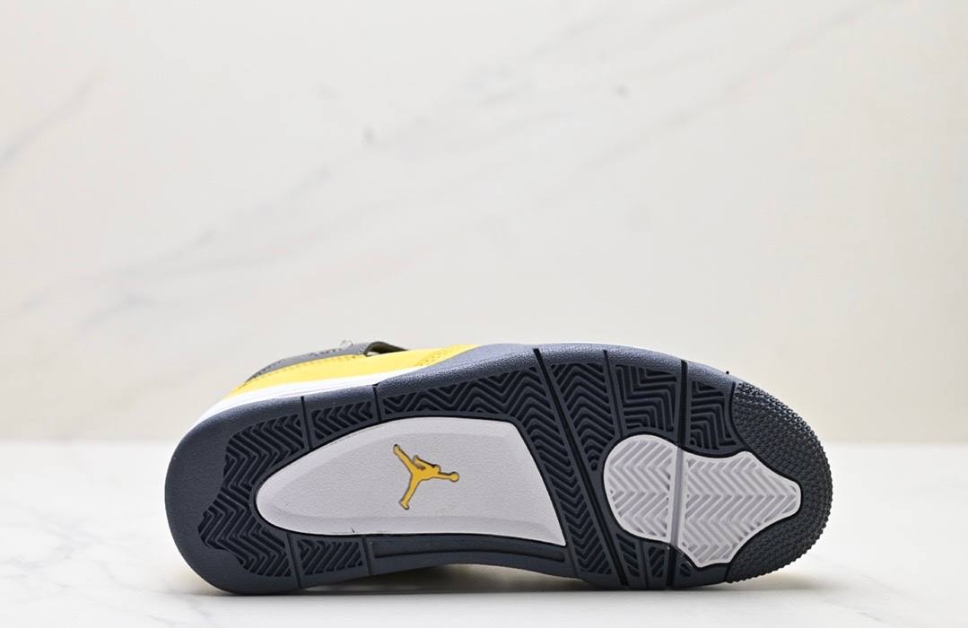 Обувки AJ 4 Retro Lightning