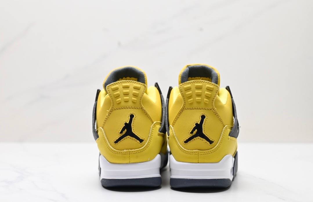 Обувки AJ 4 Retro Lightning
